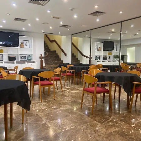雷乌卡酒店 3*
